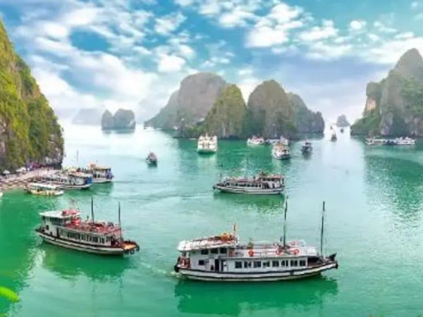 Halong Bay Full Day With Kayaking and Swimming on Titop Island